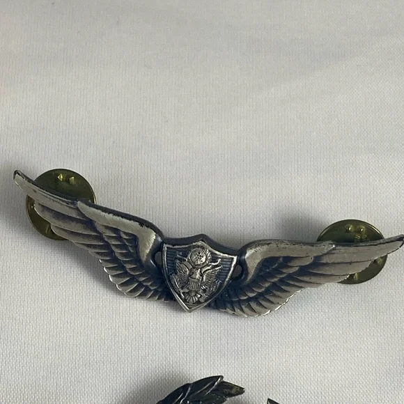 Vintage US Army Memorabilia - Vietnam Uniform Pins and Badges - Picture 5 of 7